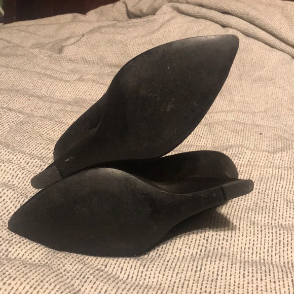 Black fabric with gold trim wedge - Picture 4 of 4